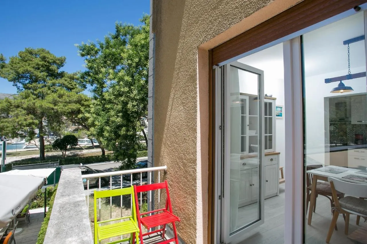 Uncle Albertʹs Trogir Apartman